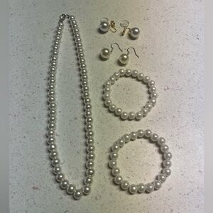 Necklace/bracelets/earrings